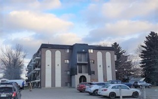 Coat the retaining wall with an appropriate liquid waterproofing membrane on the side that will be backfilled. Pour the liquid membrane into a paint tray.